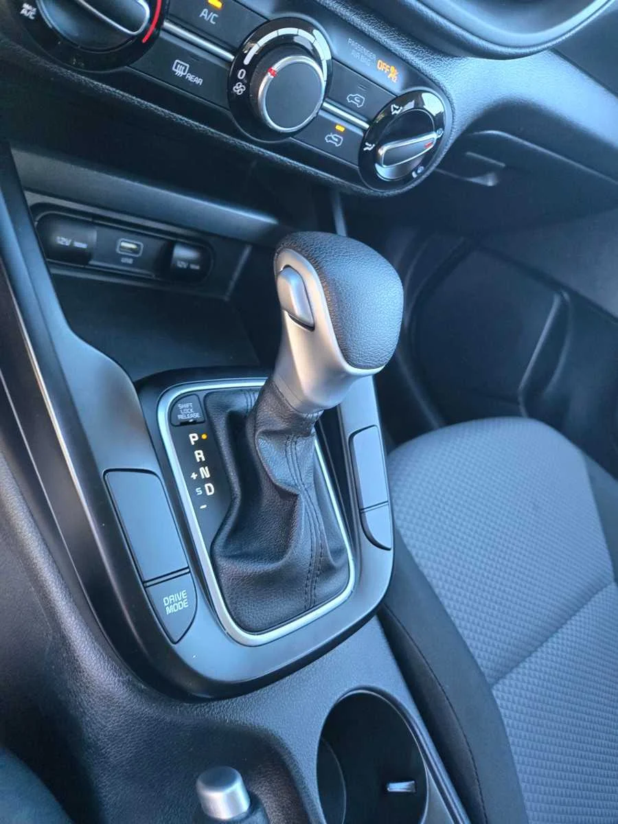 Used 2025  Kia LX image 15