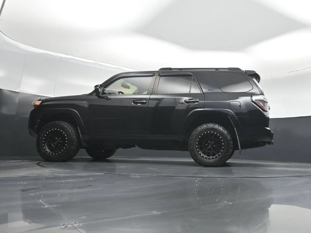 Used 2018 Black Toyota SR5 Premium image 7