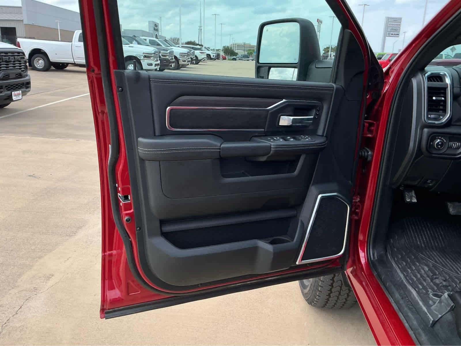 New 2026 Molten Red Pearl-Coat Exterior Paint RAM Laramie image 18