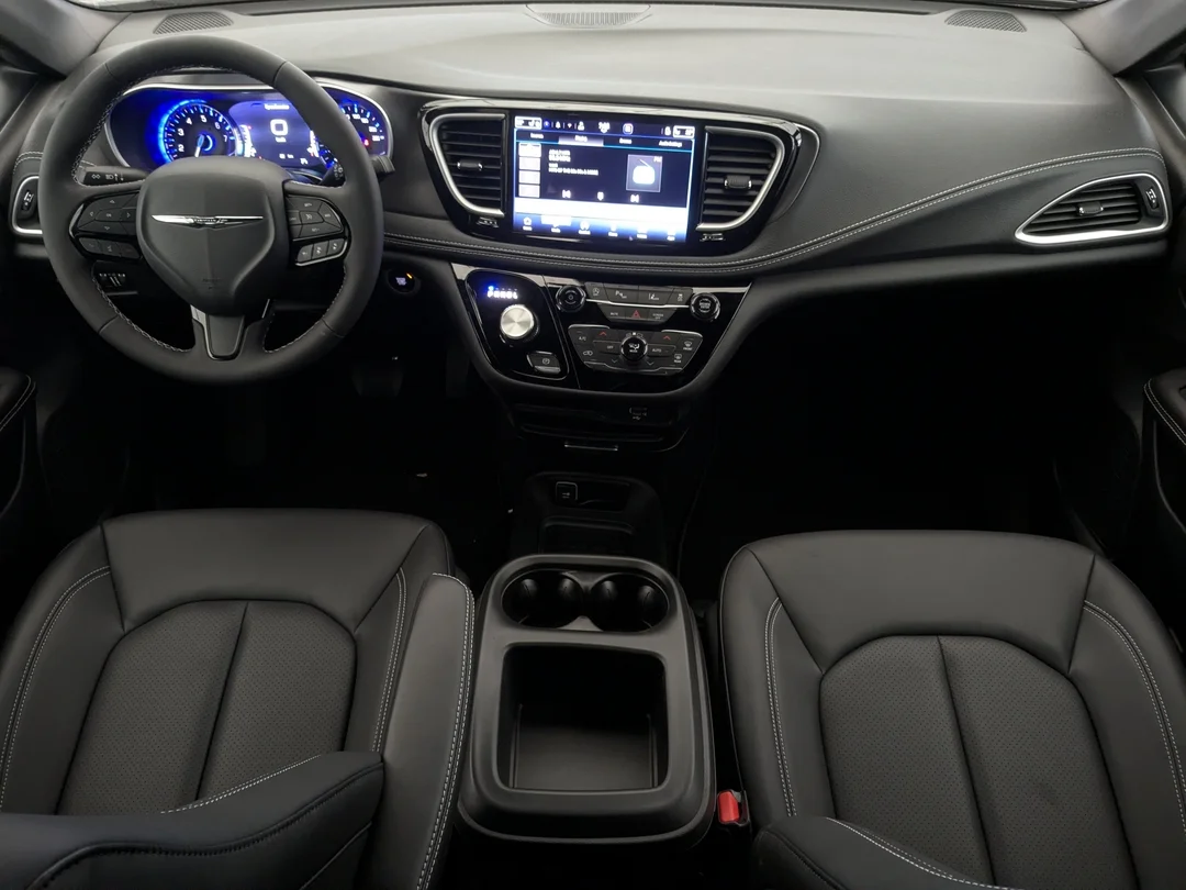 New 2026 White Chrysler Select - - AWD - 3.6L Pentastar V6 - Adaptive Cruise Control - Blind Spot Monitor & More! image 24