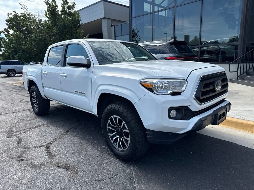 Used 2020 White Toyota SR5 image 3