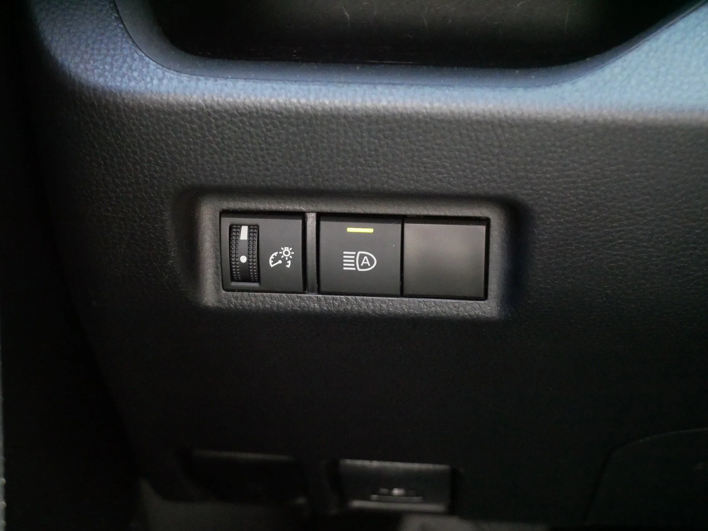 Used 2023 Silver Sky Metallic Toyota XLE image 27