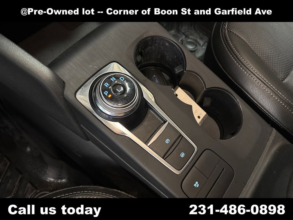 Used 2020 Blue Ford SE Sport image 25