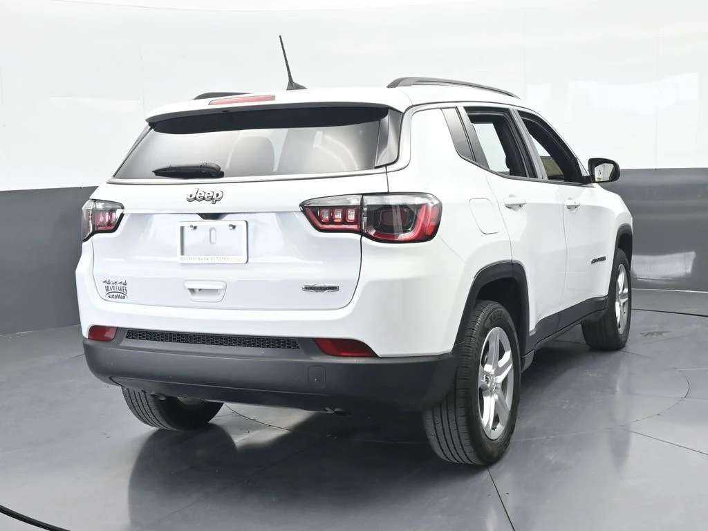 Used 2023 Bright White Clearcoat Jeep Latitude image 4