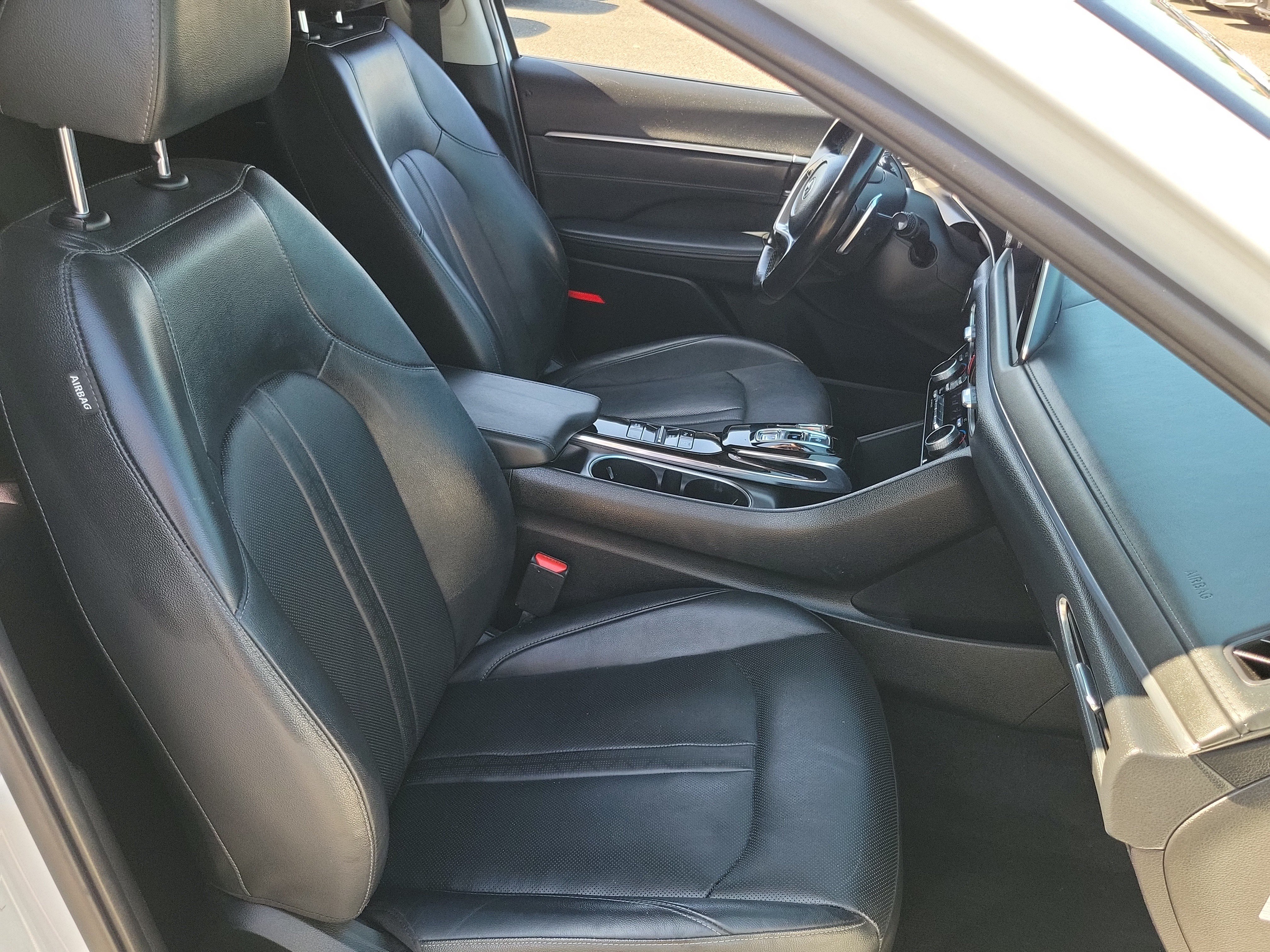 Used 2021 Hyper White Hyundai Limited image 23