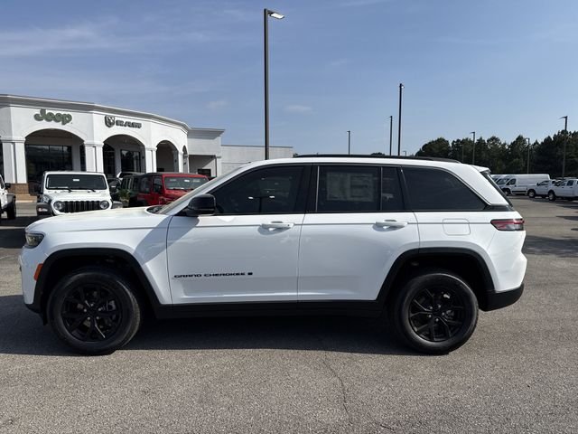 New 2026 White Jeep Altitude image 4
