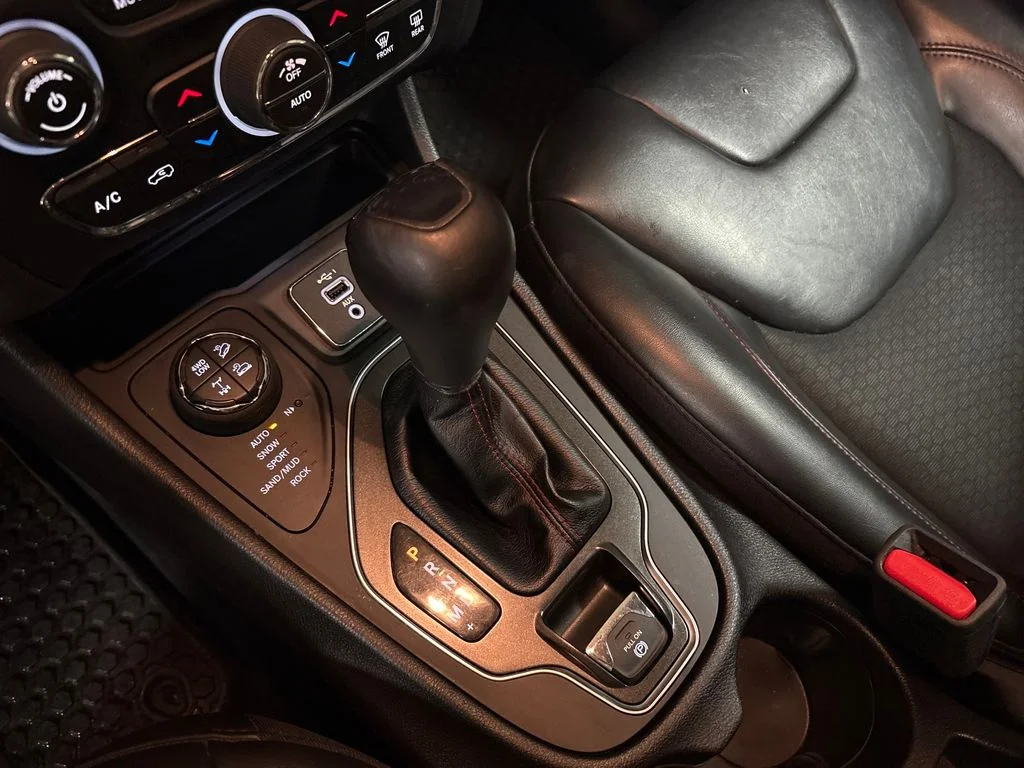 Used 2020 Black Jeep Trailhawk image 25