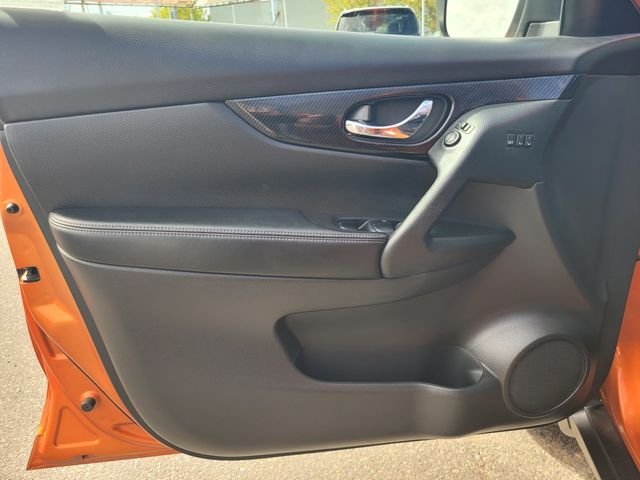 Used 2020 Orange Nissan SL image 18