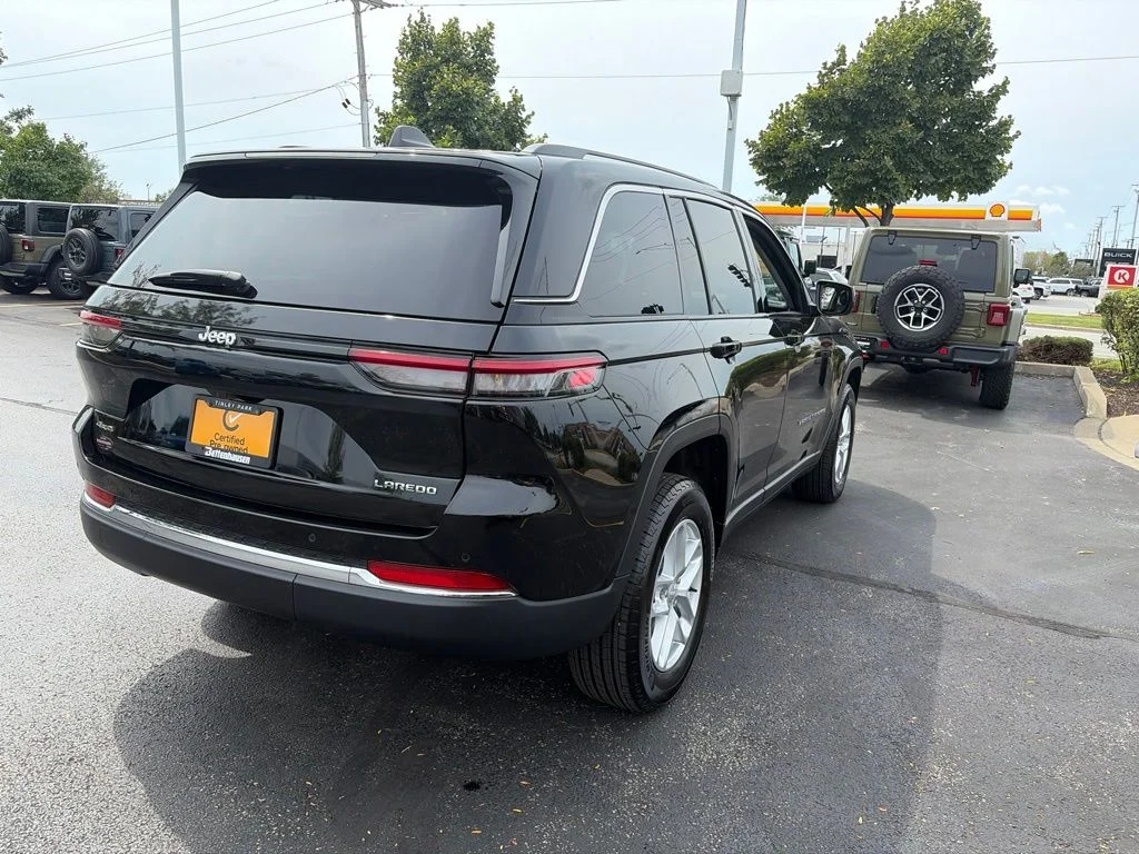 Certified Used 2023 Diamond Black Jeep Laredo image 5
