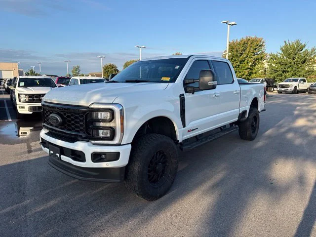 Used 2025 Star White Ford Lariat image 3
