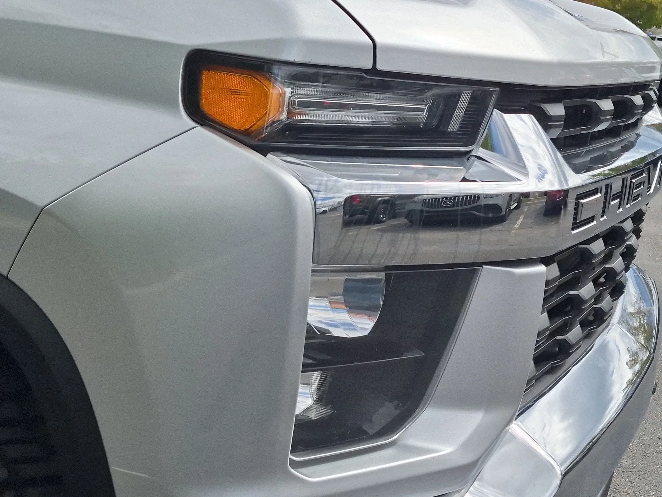 Used 2023 Silver Ice Metallic Chevrolet LT image 10
