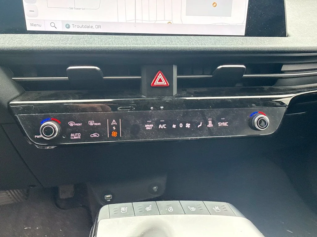 Used 2023 Blue Kia Wind image 15
