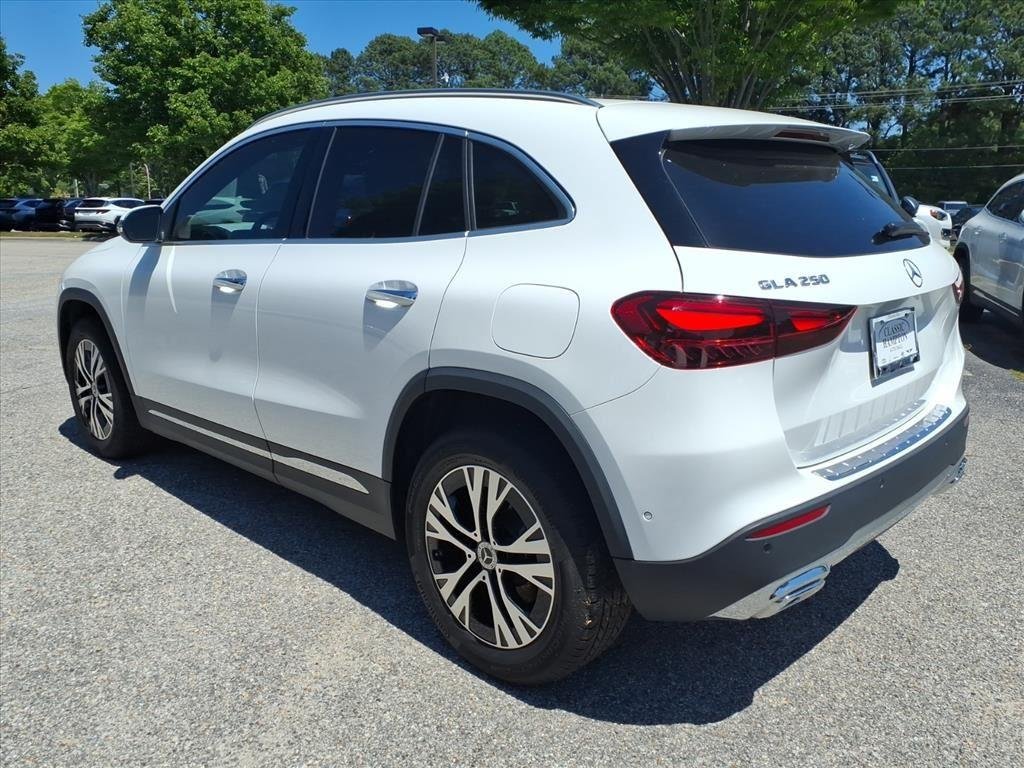 Used 2025 Polar White Mercedes-Benz GLA 250 image 35