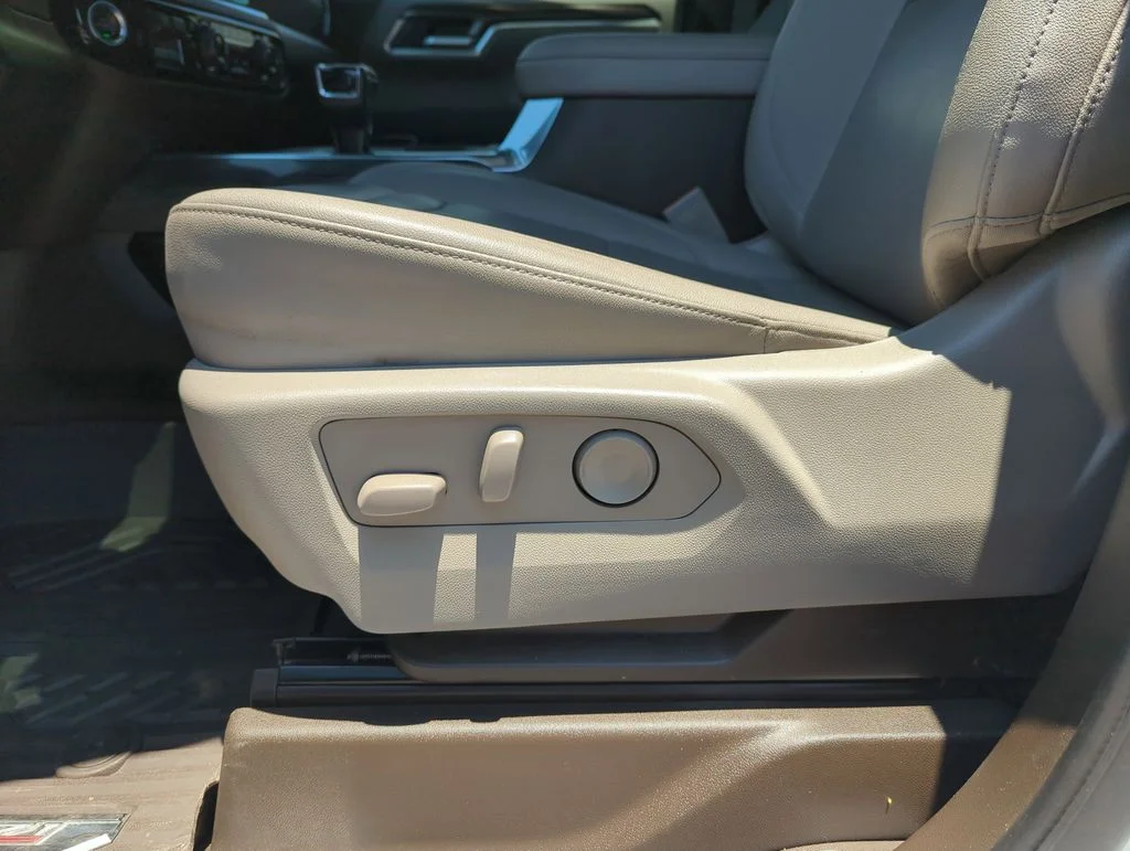 Used 2025 White Chevrolet LTZ image 12