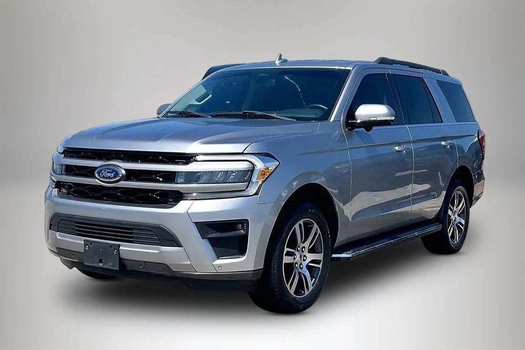 Used 2022 Silver Ford XLT image 2