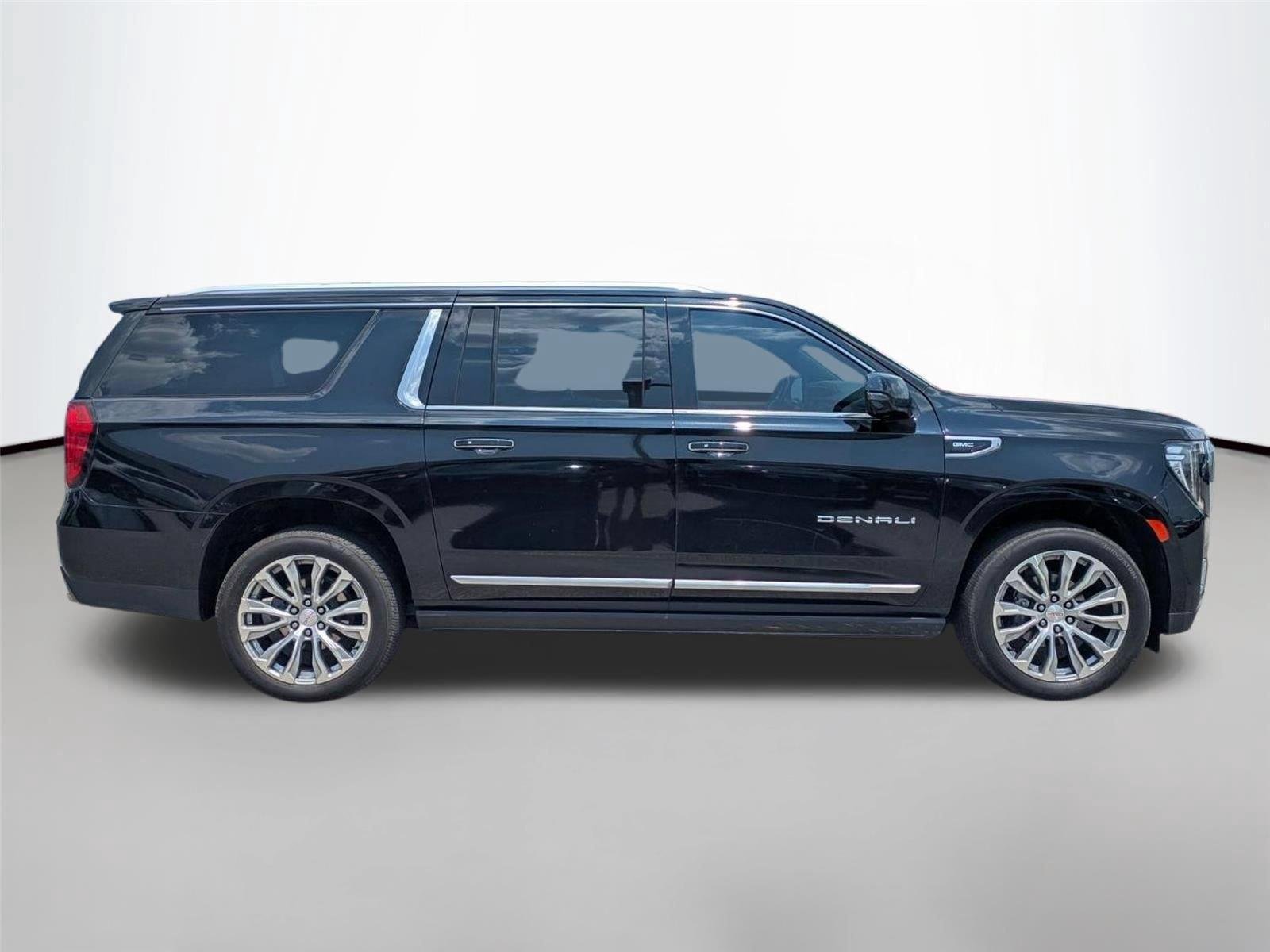 Used 2022 Onyx Black GMC Denali image 4