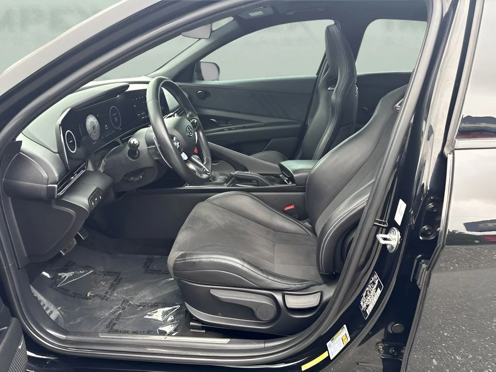 Used 2022 Black Hyundai Base image 5