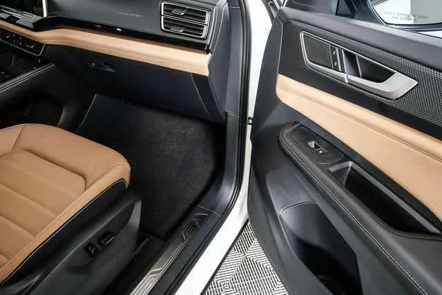 New 2026 Opal White Pearl Volkswagen 2.0T SEL image 27