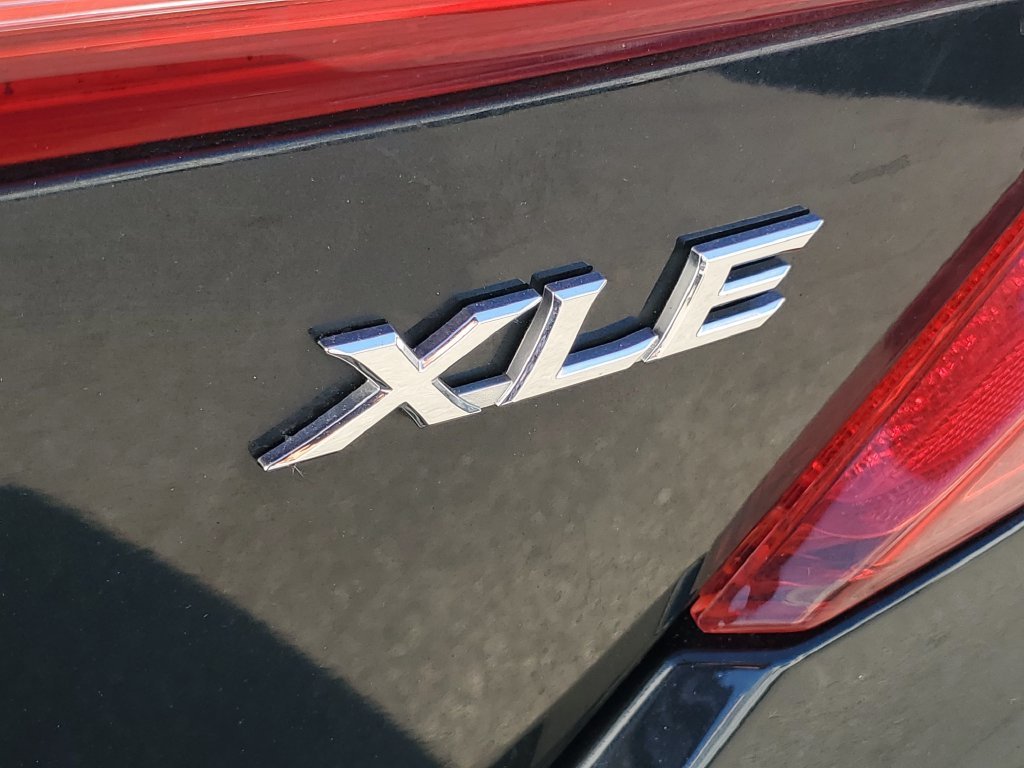 Used 2013 Cosmic Gray Mica Toyota XLE image 8