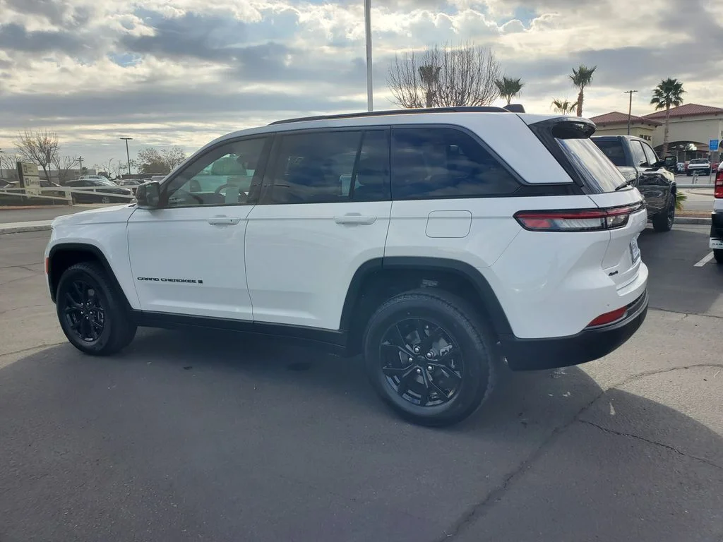 New 2026 Bright White Clearcoat Jeep Altitude image 4