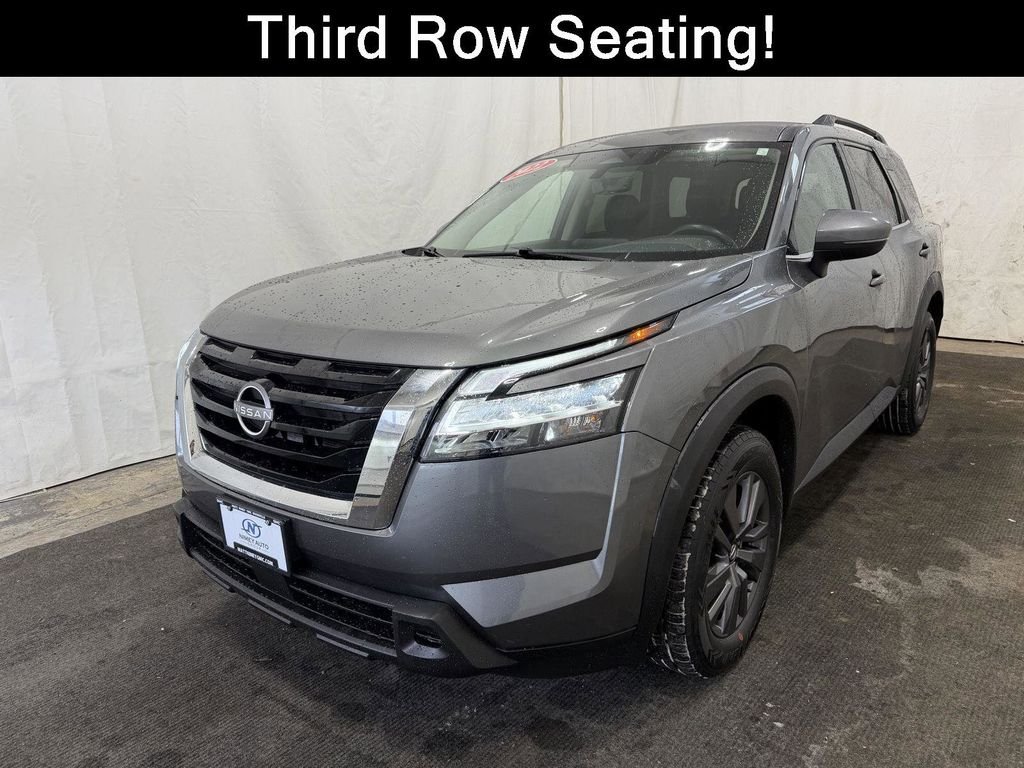2022 Nissan Pathfinder SV