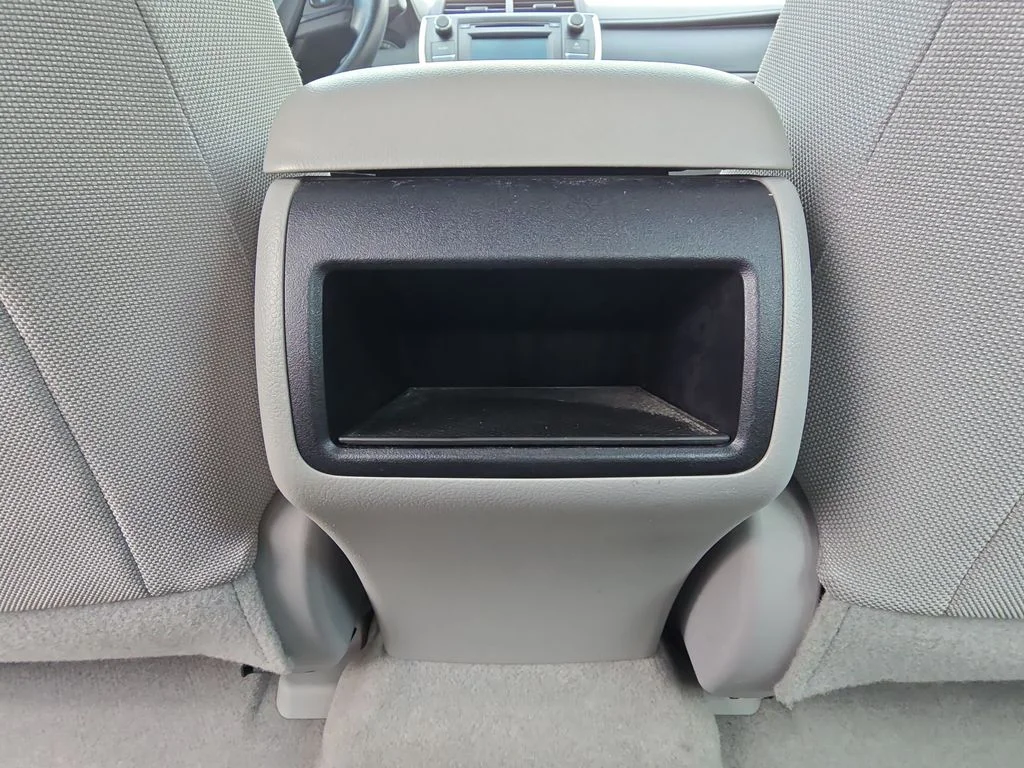 Used 2015 Gray Toyota LE image 33