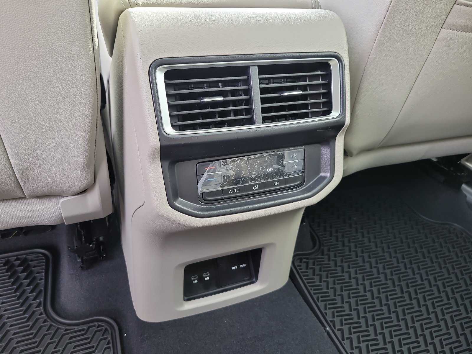 2026 Volkswagen Atlas SE w/Tech - Photo 15
