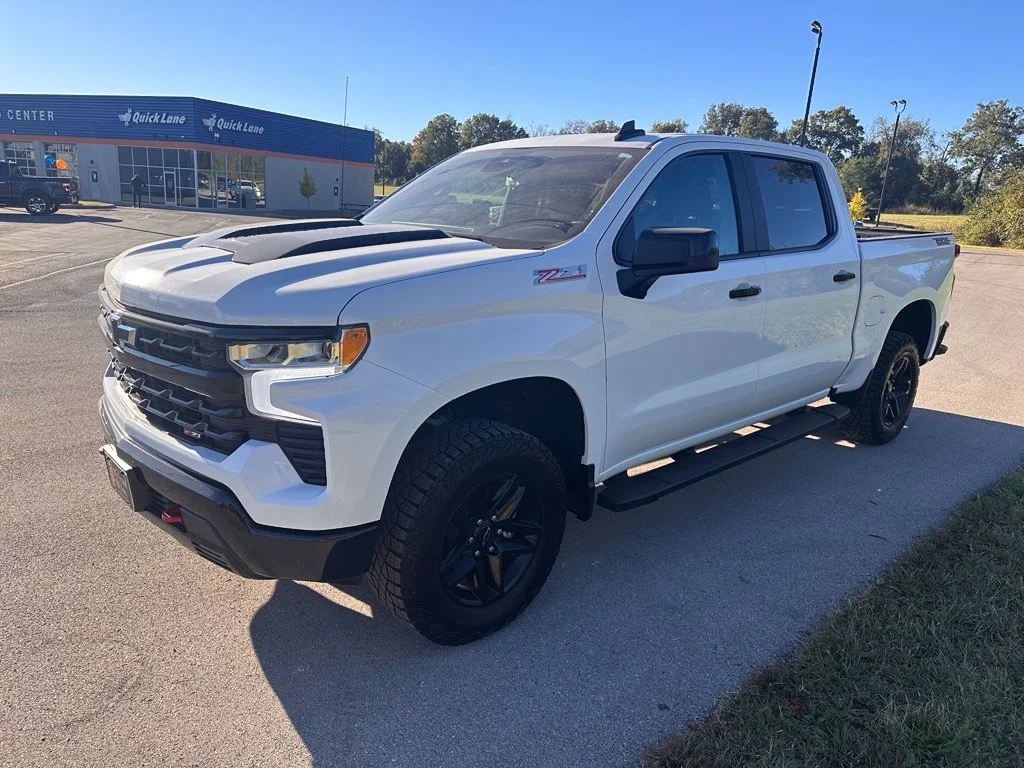 Used 2024 Summit White Chevrolet LT Trail Boss image 3