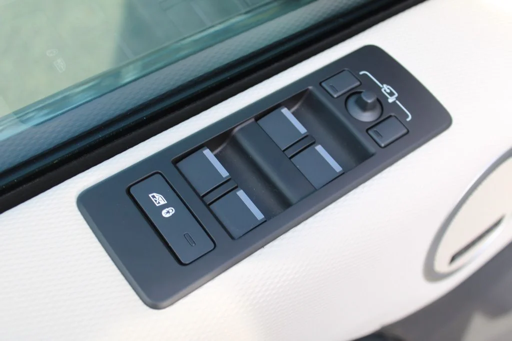 Certified Used 2025  Land Rover Dynamic SE image 14