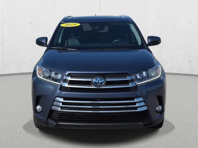 Used 2018 Shoreline Mist Toyota Limited Platinum image 2