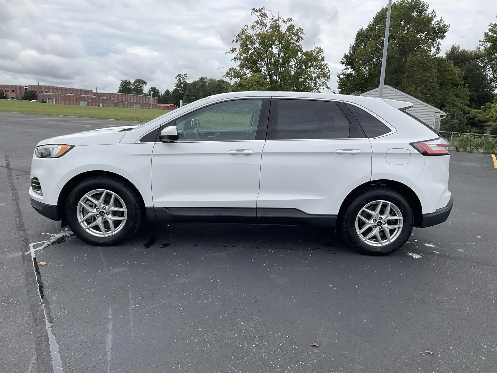 Used 2024 WHITE Ford SEL image 4