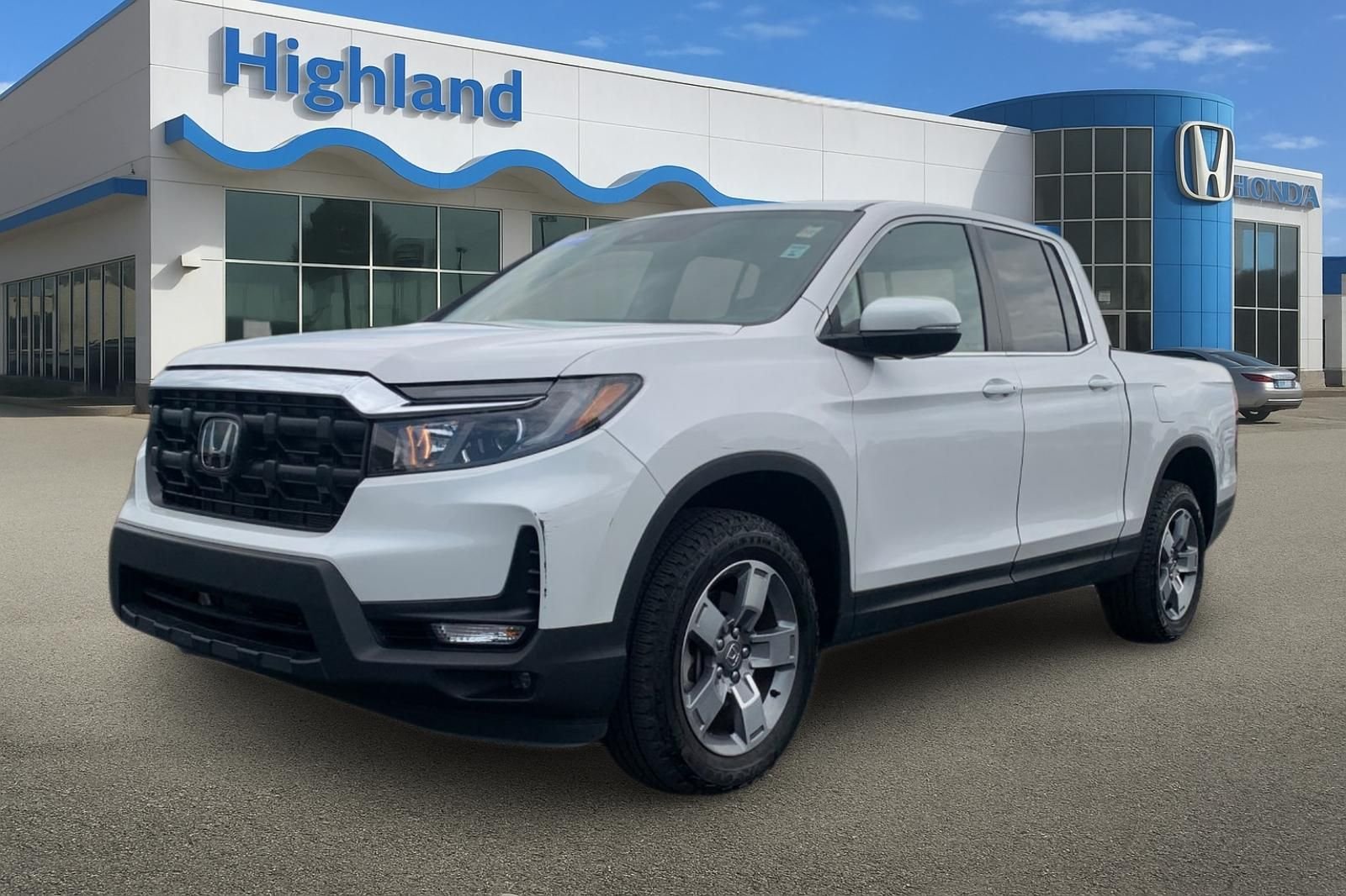 Certified Used 2025 White Honda RTL image 1