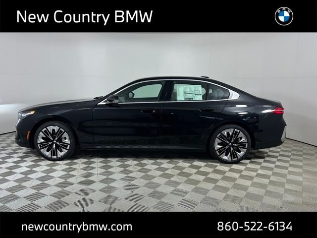 New 2027 Black Sapphire Metallic BMW 550e xDrive image 4