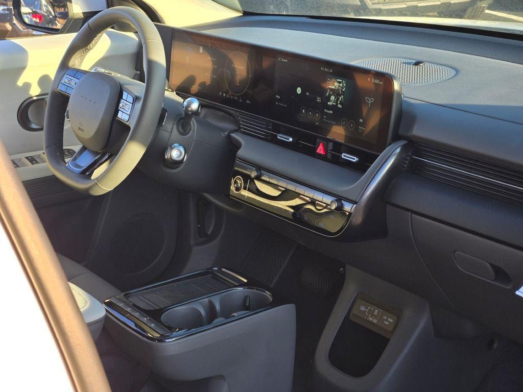 New 2025 White Hyundai SEL image 10