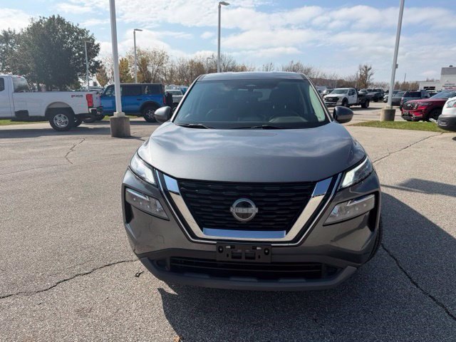 Certified Used 2023 Gun Metallic Nissan SV image 2