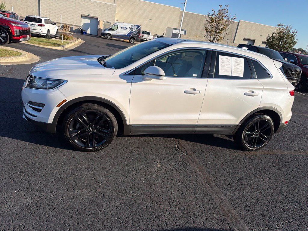 Used 2017 White Lincoln Reserve image 4