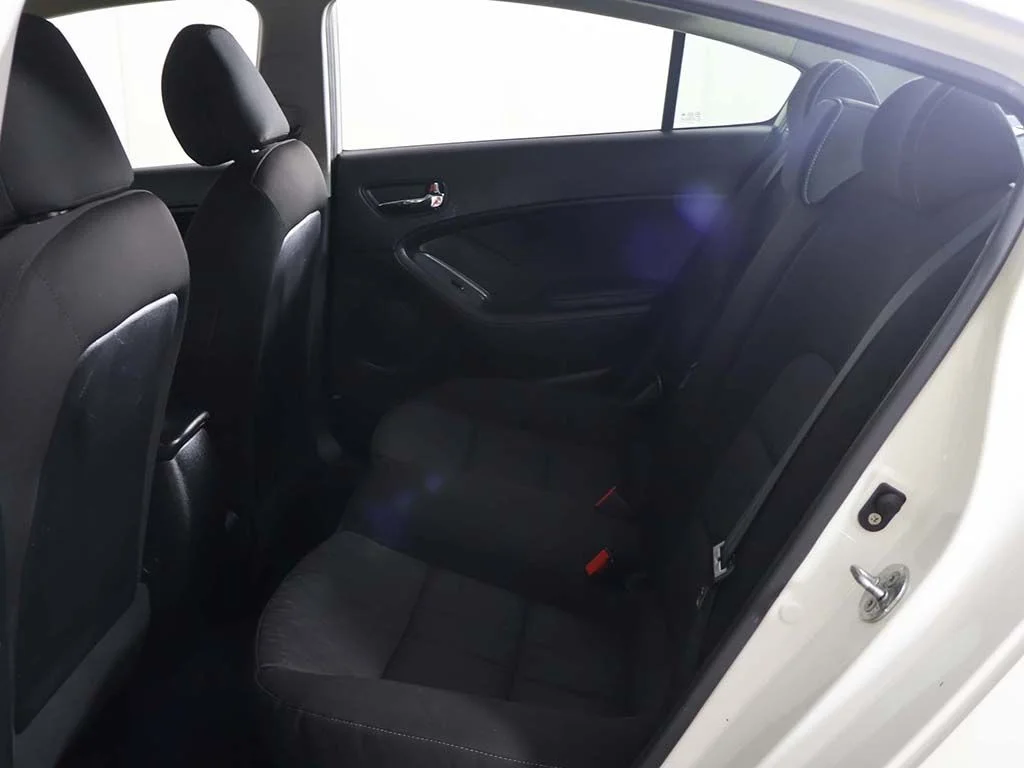 Used 2016 White Kia LX image 23