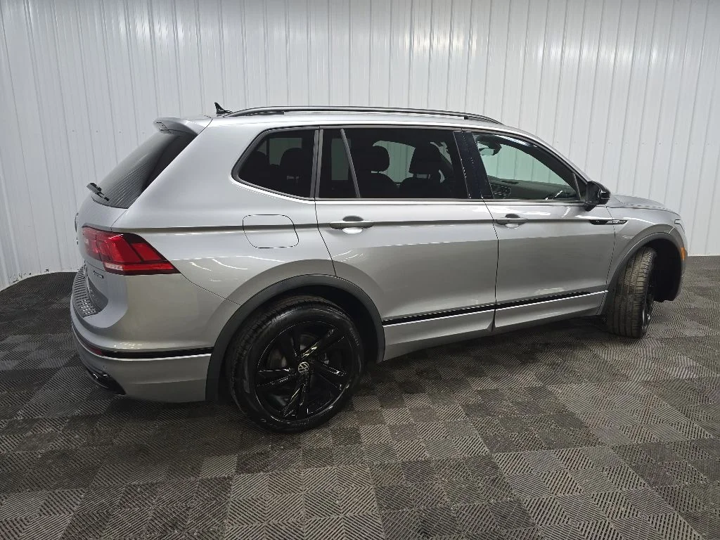 Used 2023 Silver Volkswagen 2.0T SE R-Line Black image 3