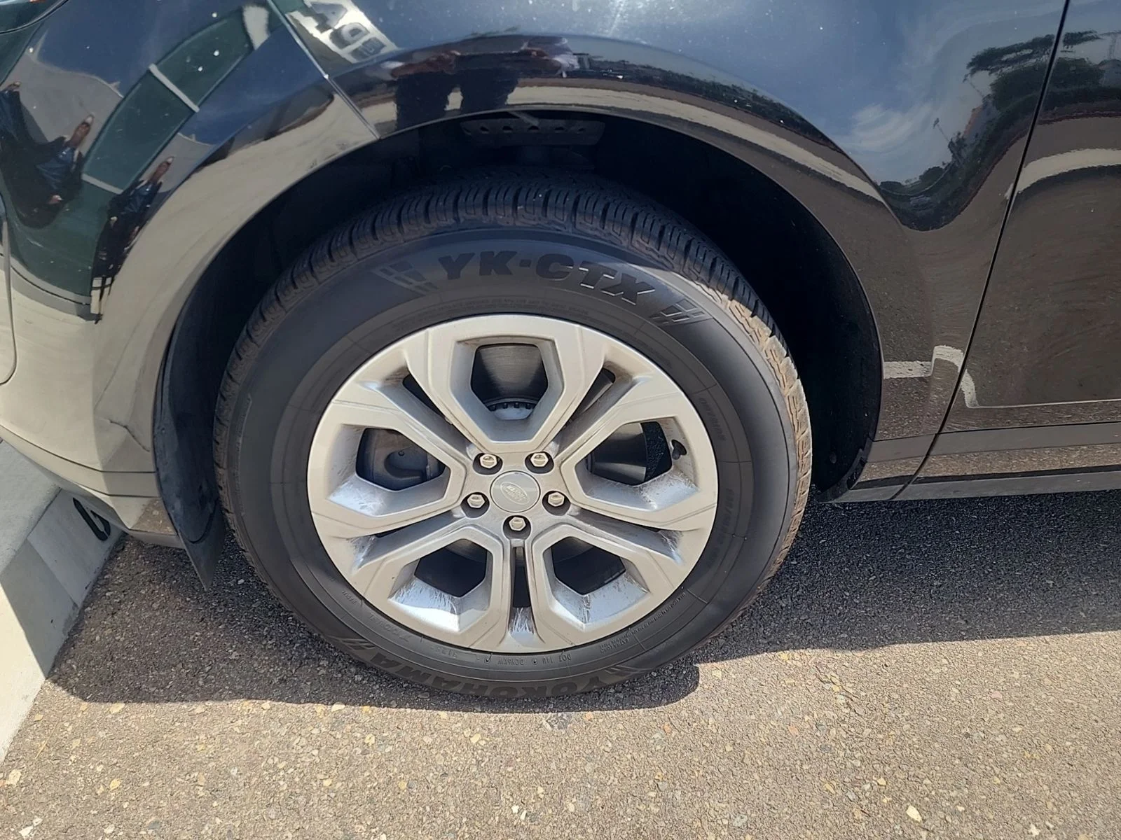 Used 2023 Santorini Black Land Rover S image 3