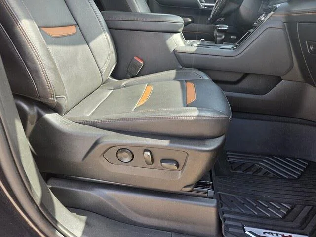 Used 2022 Titanium Rush Metallic GMC AT4 image 32