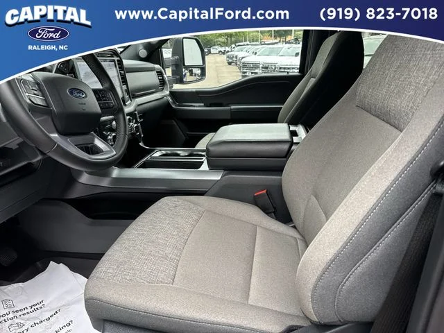 Used 2025 Blue Ford XLT image 19