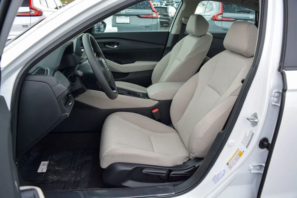 New 2026 Platinum White Pearl Honda LX image 8