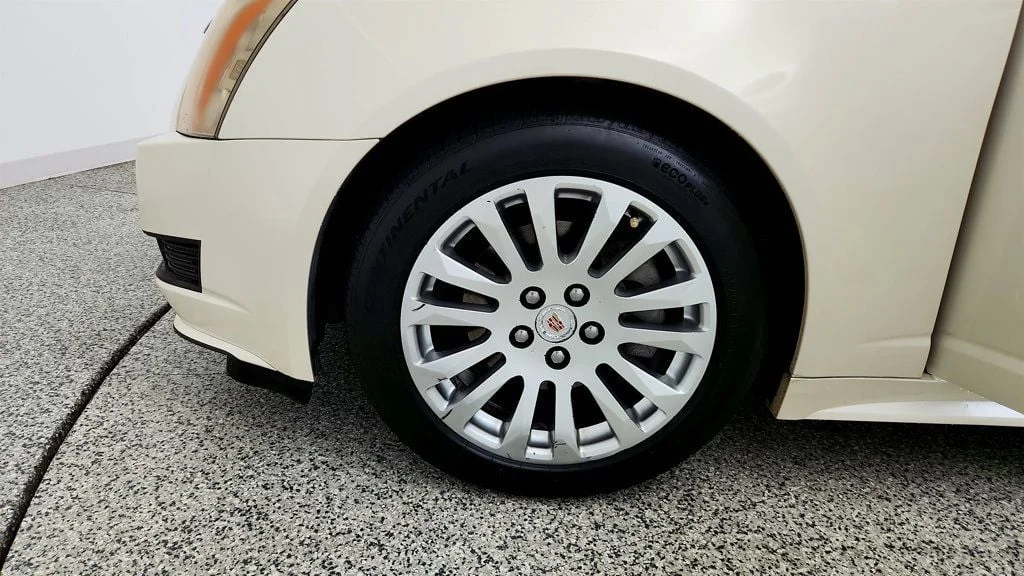 Used 2014 White Diamond Tricoat Cadillac 2dr Coupe RWD image 9