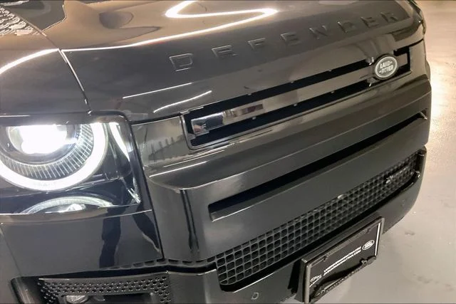 Certified Used 2023 Black Land Rover X-Dynamic SE image 32
