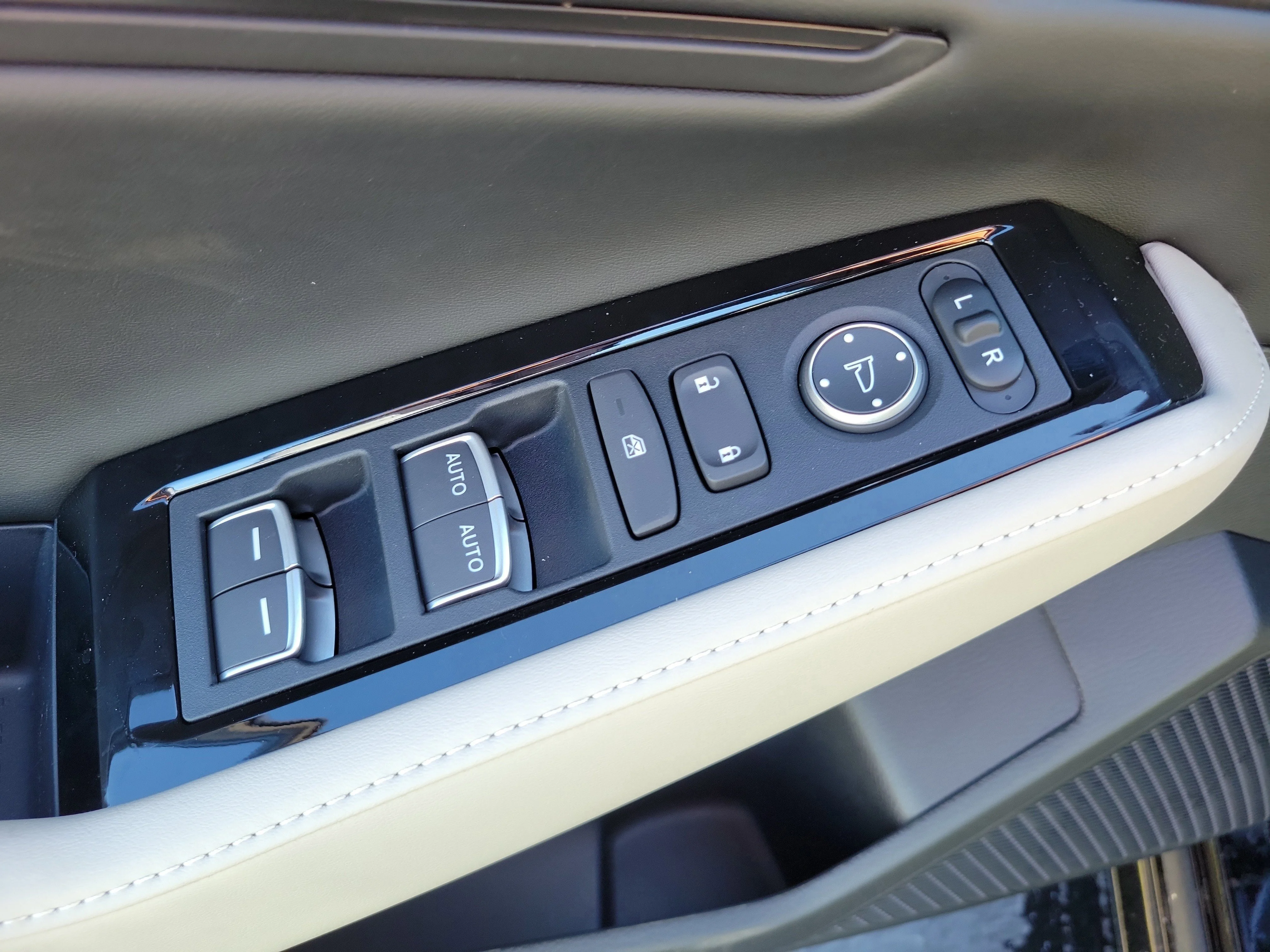 New 2026 Platinum White Pearl Honda Touring image 31