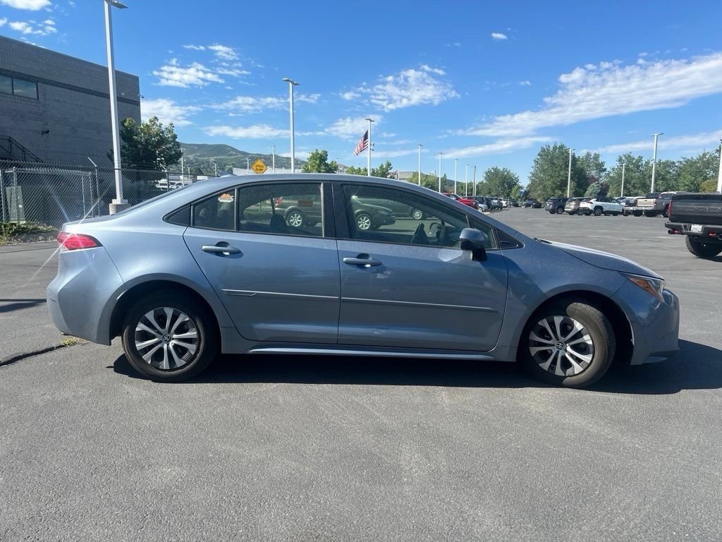 Used 2022 Celestite Toyota LE image 20
