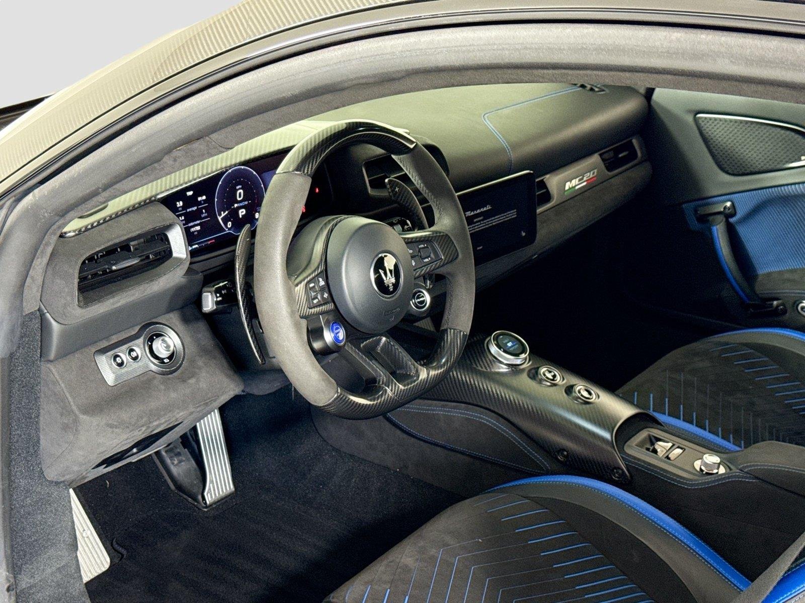 Used 2023 Bianco Solid Maserati  image 14