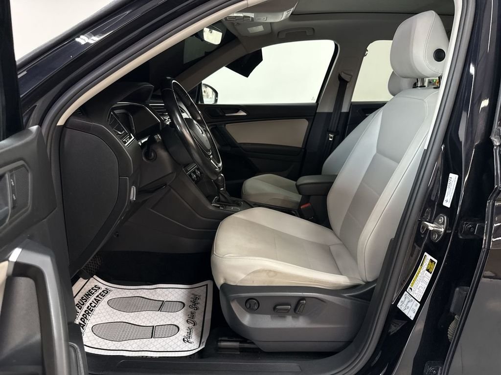 Used 2019 Deep Black Volkswagen 2.0T SEL image 12