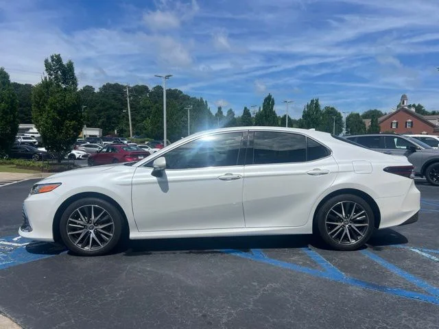 Used 2022 Wind Chill Pearl Toyota XLE image 10