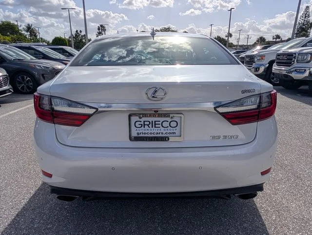 2017 Lexus ES 350 - Photo 10